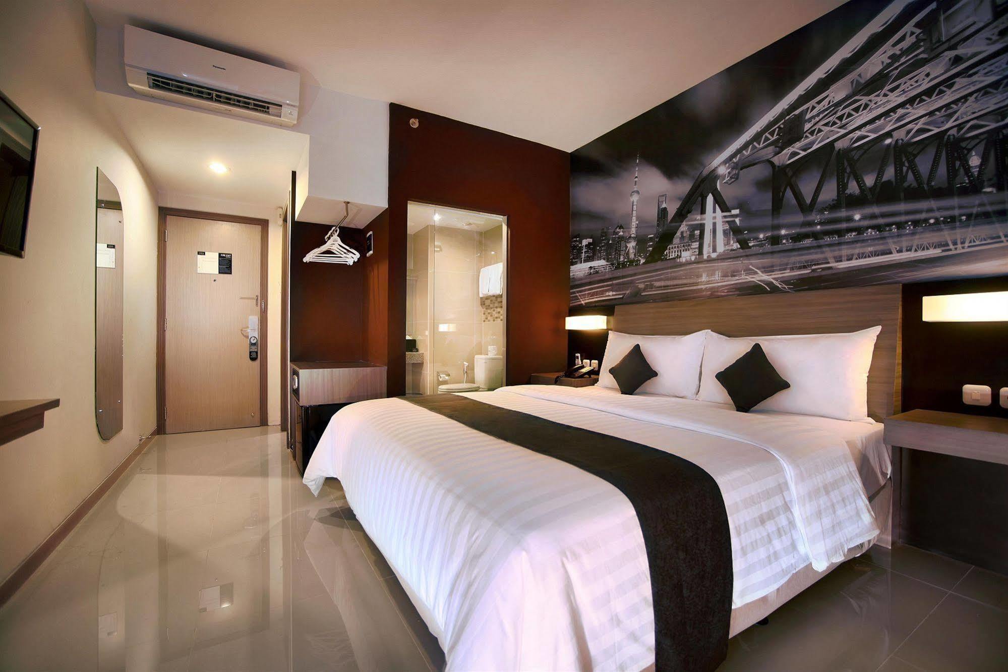 โรงแรมนีโอ จันดิ ซิมปังลิมา - เซมารัง บาย แอสตัน เซอมารัง ภายนอก รูปภาพ