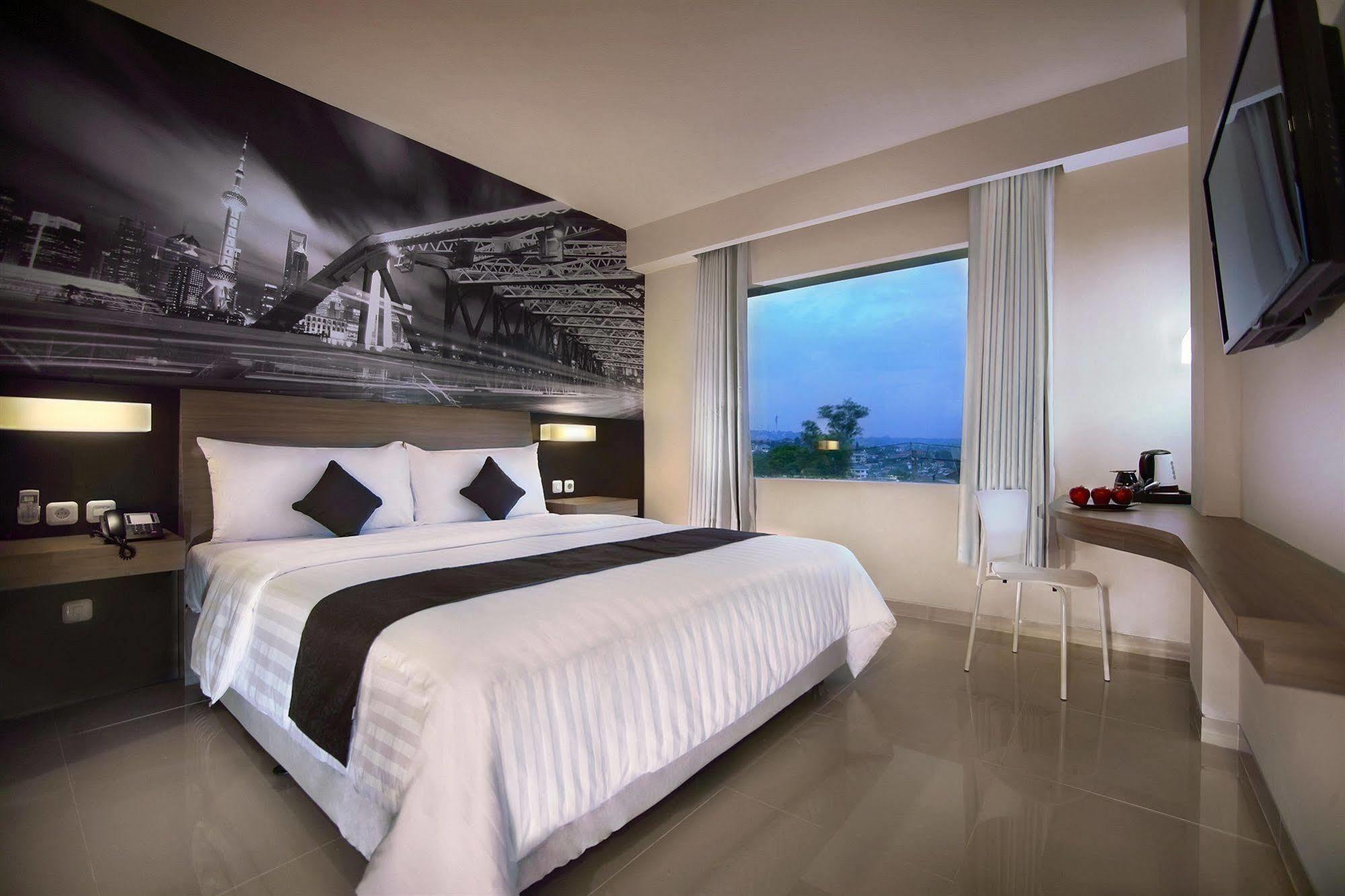 โรงแรมนีโอ จันดิ ซิมปังลิมา - เซมารัง บาย แอสตัน เซอมารัง ภายนอก รูปภาพ