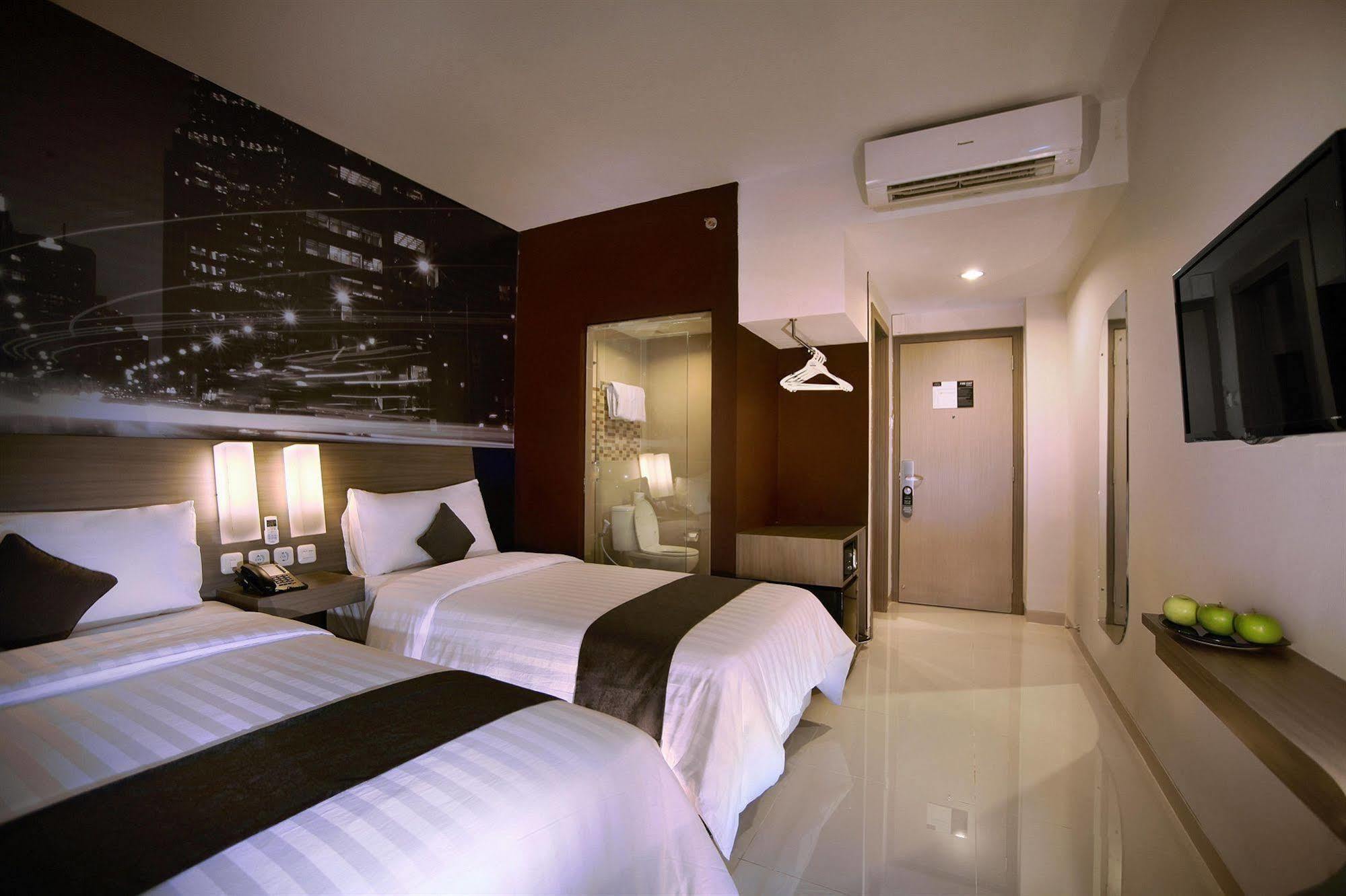 โรงแรมนีโอ จันดิ ซิมปังลิมา - เซมารัง บาย แอสตัน เซอมารัง ภายนอก รูปภาพ